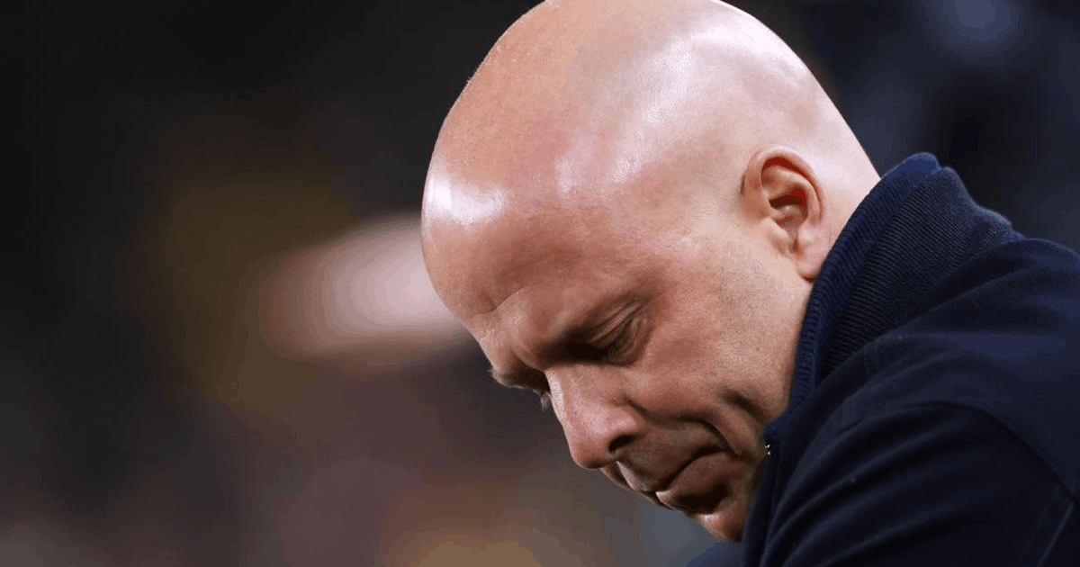 Arne Slot tak mau fans Liverpool tinggalkan stadion lebih awal