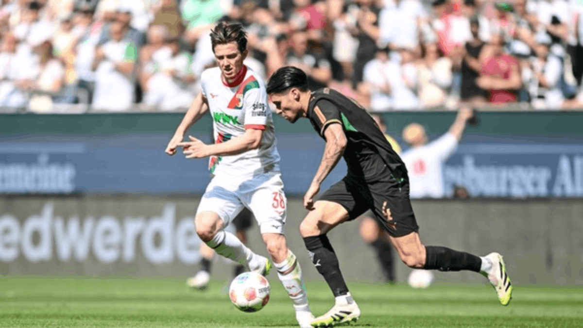 Augsburg vs Moenchengladbach Kevin Diks