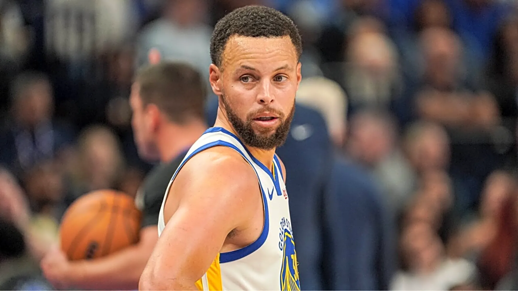 stephen curry - ilustrasi berita Mantan Bintang Celtics Desak Warriors Pertimbangkan Pertukaran Stephen Curry